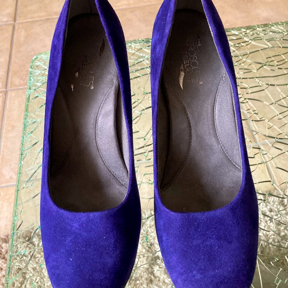 Size 9 1/2 Suede Aerosole pumps Cobalt Blue